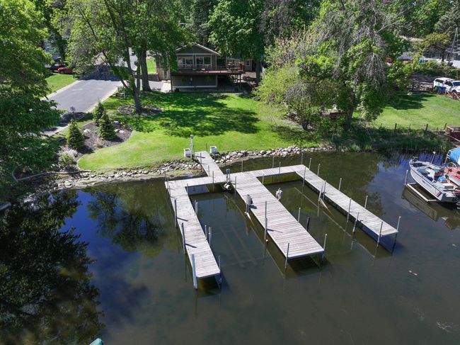 Dock on lakeshore | Image 48