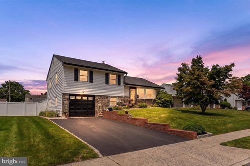 240 Talbot Dr, BROOMALL, PA, 19008-3729 | Card Image