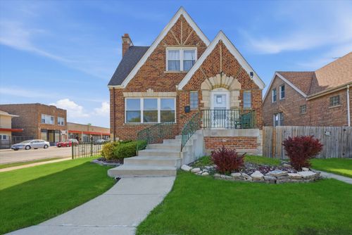 garden-7058 S Fairfield Avenue, Chicago, IL, 60629 | Card Image