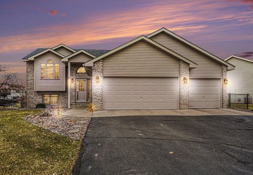 11773 N Meadow Curv, Lindstrom, MN, 55045-7335 | Card Image