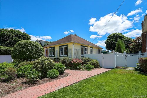 110 Franklin Ave, East Northport, NY, 11731-2225 | Card Image