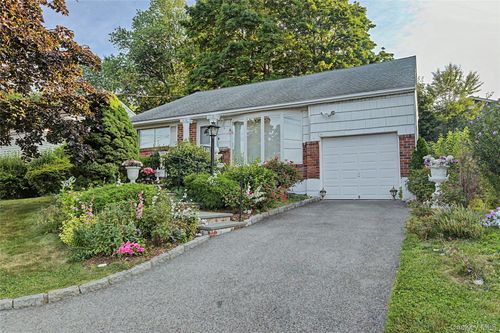6 Westwind Rd, Yonkers, NY, 10710-1712 | Card Image