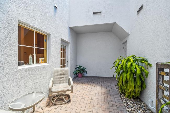 Downstairs Courtyard/Patio | Image 29