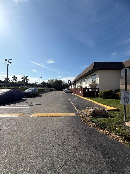 ofc-125w-8601 Sw 94th St, Miami, FL, 33156-7367 | Card Image