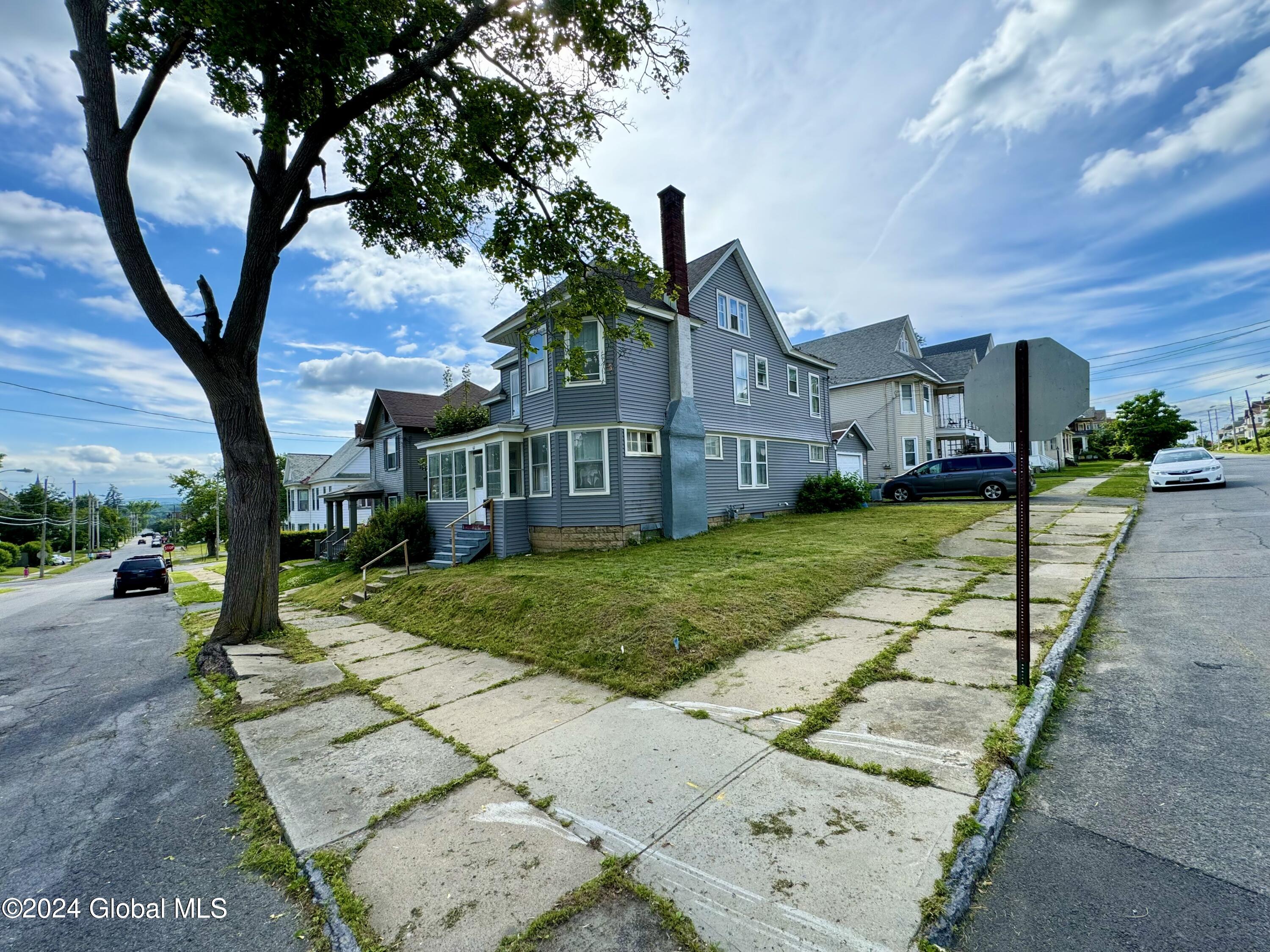 Chestnut St, Amsterdam, NY 12010