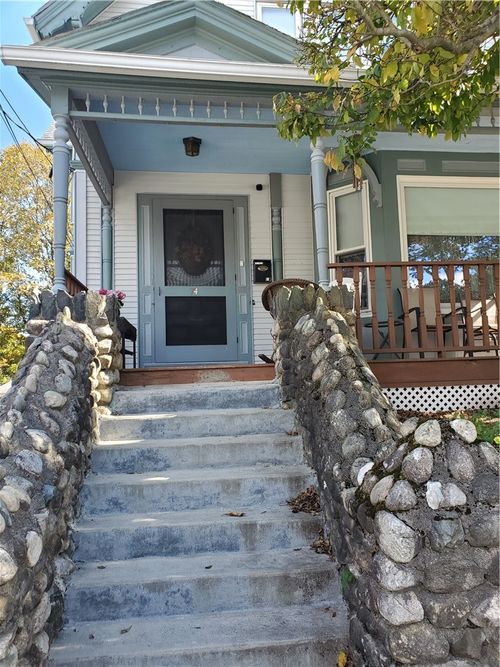 74 Maple St, Woonsocket, RI, 02895-4539 | Card Image