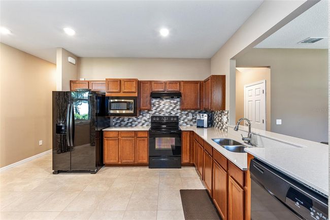 9170 Sw 65 Th Loop, House other with 3 bedrooms, 3 bathrooms and null parking in Ocala FL | Image 9