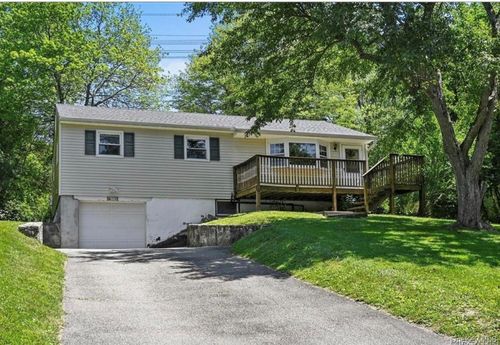 18 Tiger Rd, East Fishkill, NY, 12533-5037 | Card Image