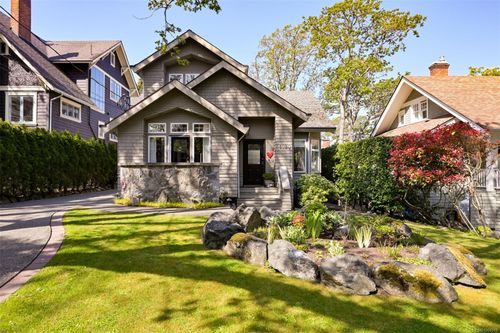 1020 Verrinder Ave, Victoria, BC, V8S3T7 | Card Image