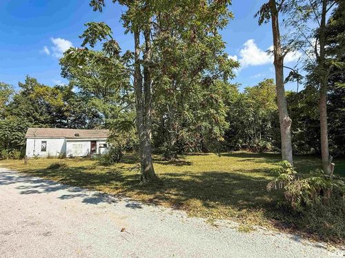 515 S Main St, Louisville, IL, 62858-1125 | Card Image