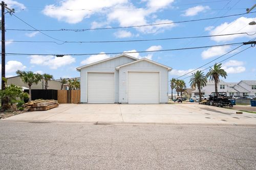 141 W Roberts Ave, Port Aransas, TX, 78373-4017 | Card Image