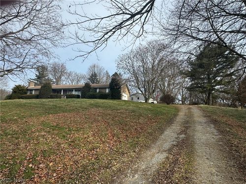 10875 Dolphin St Sw, Beach City, OH, 44608-9794 | Card Image