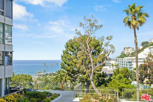 apt-106-17352 W Sunset Blvd, Pacific Palisades, CA, 90272-4112 | Card Image