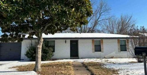 1109 Nugent St, Bowie, TX, 76230-3624 | Card Image