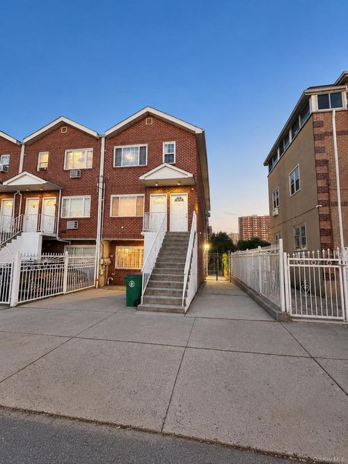 707 Crescent St, Brooklyn, NY, 11208-4066 | Card Image