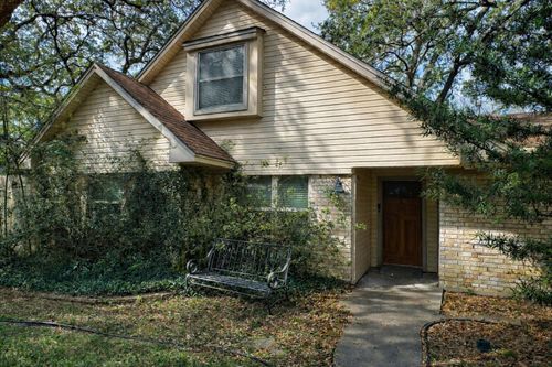 202 Hardy St, Bacliff, TX, 77518-1214 | Card Image