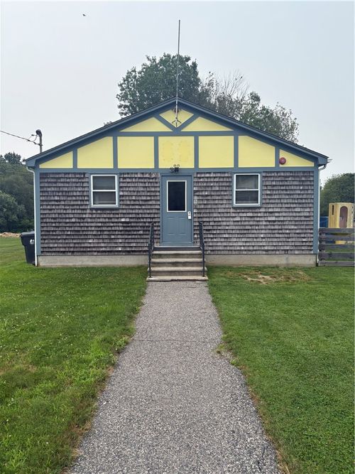 210 Metacom Ave, Warren, RI, 02885-1926 | Card Image