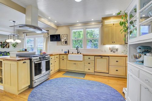 1215 Castro St, Martinez, CA, 94553-2325 | Card Image