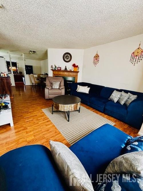 64 Colleen Ct, Kendall Park, NJ, 08824-1522 | Card Image