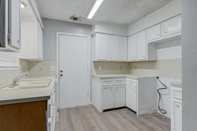 1311 80 Th St, Home with 6 bedrooms, 4 bathrooms and null parking in Lubbock TX | Image 6