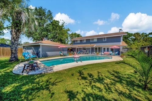 1015 Willow Vale Dr, Seabrook, TX, 77586-4009 | Card Image