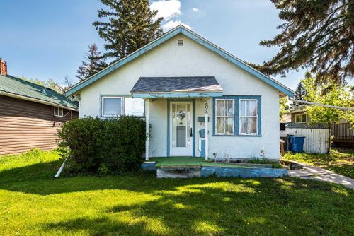 208 3 Avenue S, Three Hills, AB, T0M2A0 | Card Image