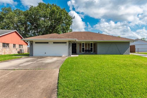 5021 Briarbrook Dr, Dickinson, TX, 77539-7004 | Card Image