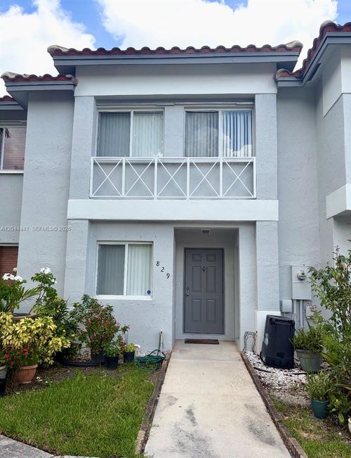 829 Nw 208th Way, Pembroke Pines, FL, 33029-2158 | Card Image