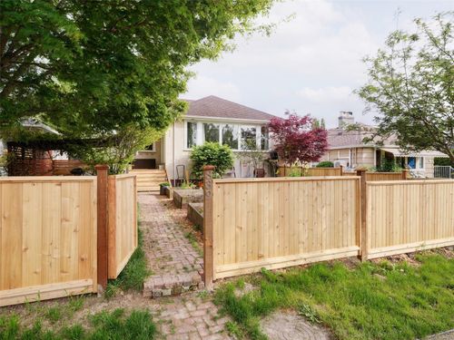 839 Villance St, Victoria, BC, V8X2P5 | Card Image