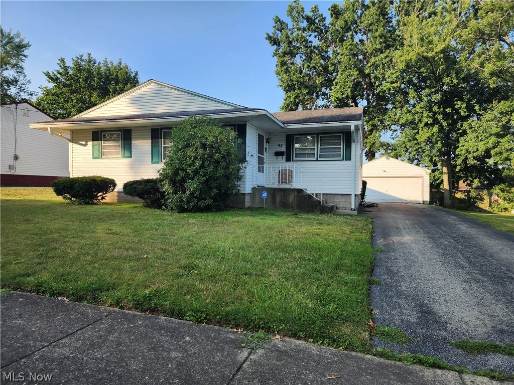 Chatham Ln, Youngstown, OH 44505