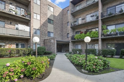 306-725 W Huntington Commons Rd, Mount Prospect, IL, 60056-5132 | Card Image