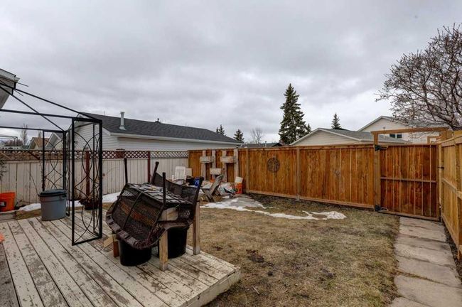 127 Millcrest Way Sw, Home with 4 bedrooms, 2 bathrooms and 2 parking in Calgary AB | Image 28