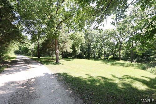 562 Apple Creek Lane, Old Appleton, MO, 63770 | Card Image