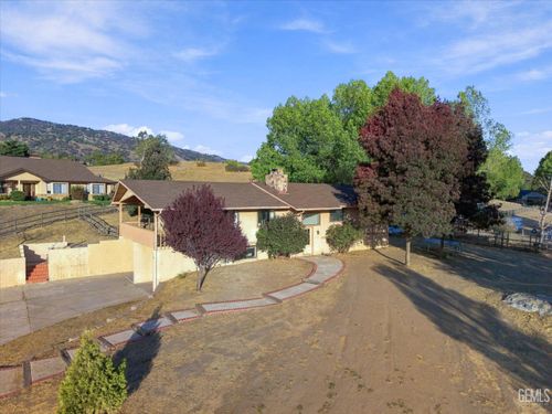 29691 Rollingoak Dr, Tehachapi, CA, 93561-7122 | Card Image