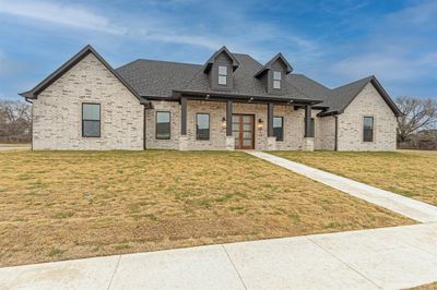 View of front facade featuring a front yard | Image 2