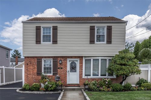 306 Latham Road, North Hempstead, NY, 11501 | Card Image
