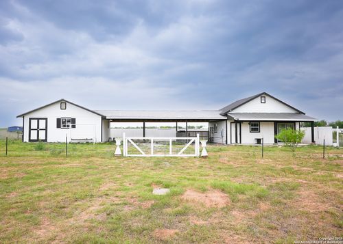 1087 E Fm 462, Moore, TX, 78057 | Card Image