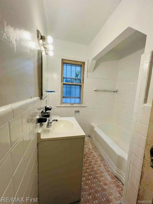 8850 Farmbrook St, Detroit, MI, 48224-1277 | Card Image