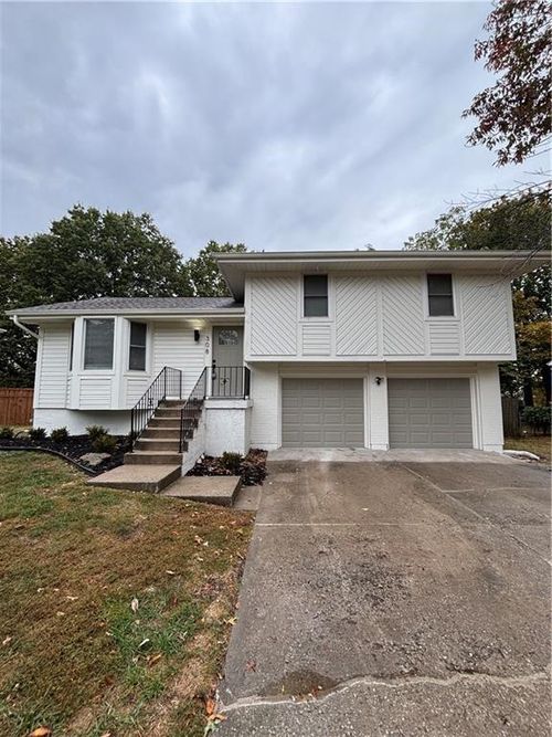 308 Se Flagstone Dr, Lee's Summit, MO, 64063-3420 | Card Image