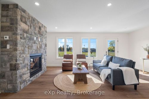 544 Newfoundland St, Mount Forest, ON, N0G2L2 | Card Image