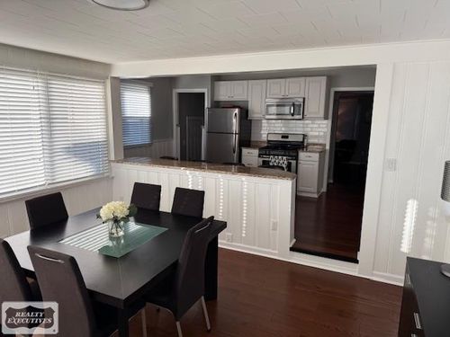 637 S Kenwood Ave, Royal Oak, MI, 48067-4053 | Card Image