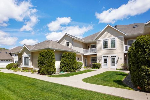 W398N5983 Autumn Woods Drive, Oconomowoc, WI, 53066 | Card Image
