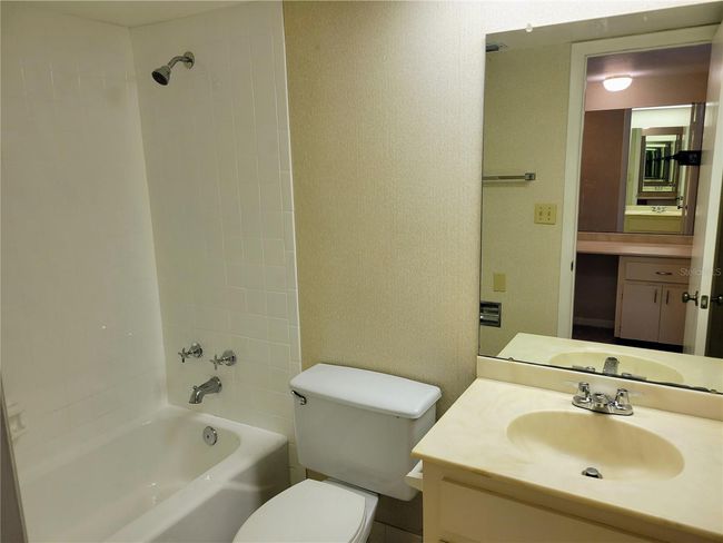Master Bathroom with Tub/Shower Combination | Image 16
