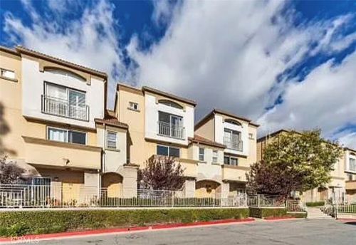 244-5200 Premiere Hills Cir, Woodland Hills, CA, 91364-0868 | Card Image