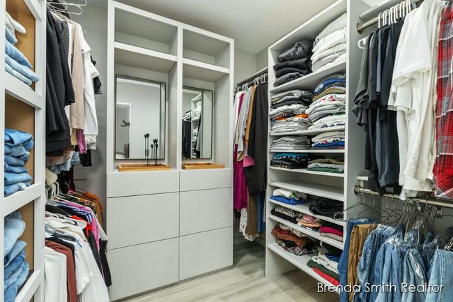 Primary Closet | Image 16