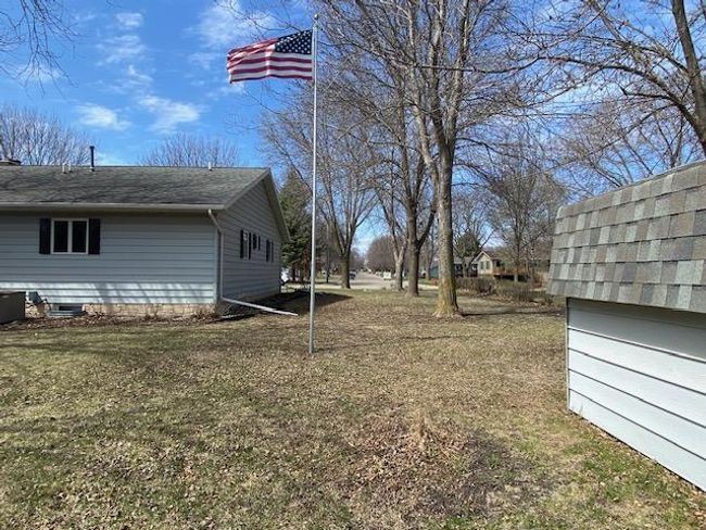 Side yard | Image 30