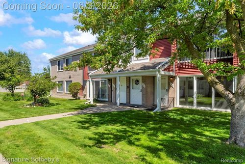 508 Sunset Ln, Saint Clair Shores, MI, 48082-1245 | Card Image