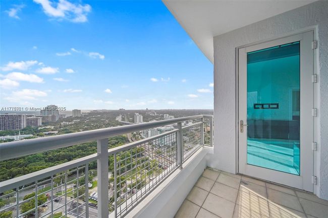 APT-2600 - 60 Sw 13 Th St, Condo with 3 bedrooms, 4 bathrooms and null parking in Miami FL | Image 23