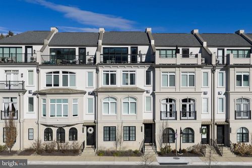 8215 River Rd, BETHESDA, MD, 20817-3415 | Card Image