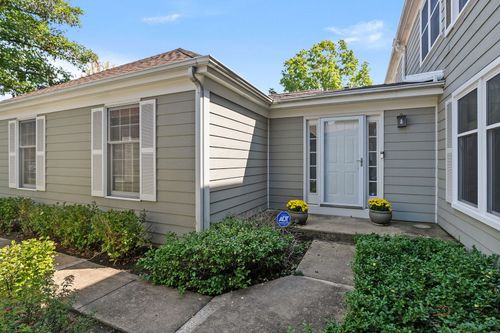 11 Warwick Ln, Lincolnshire, IL, 60069-3427 | Card Image